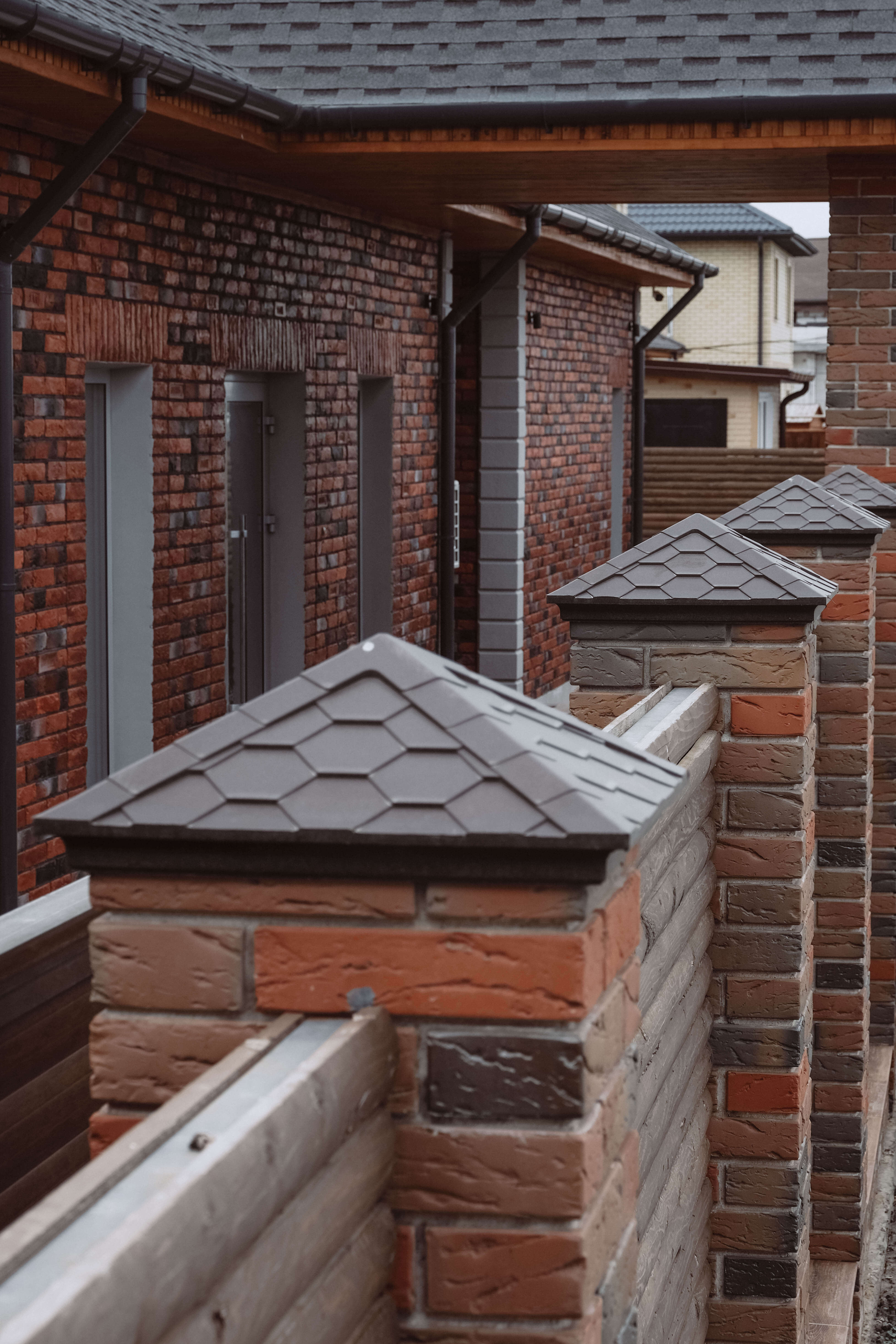 Колпак Zking Эверест Коричневый на столб 1.5х1.5 кирпича (390х390мм) в Тюмени фото